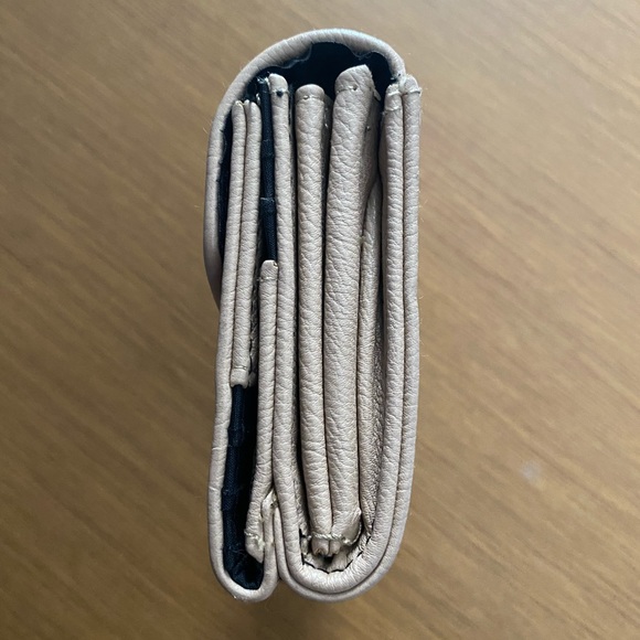 Olivia + Joy wallet - Picture 3 of 6